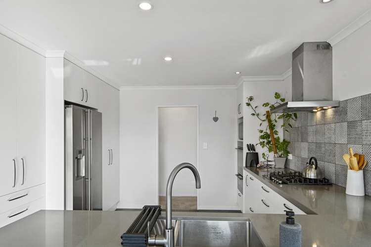 26a Awhiorangi Promenade Swanson_9