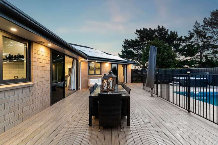 1 Coach Road Kingseat_24