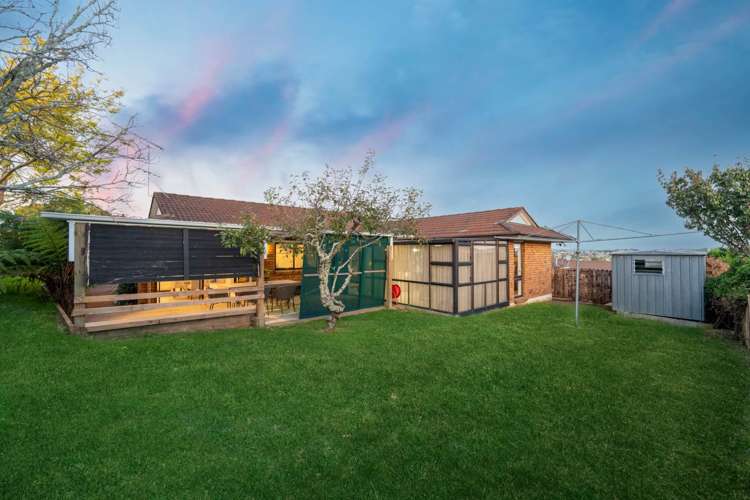 16 Saint Simon Place Botany Downs_19