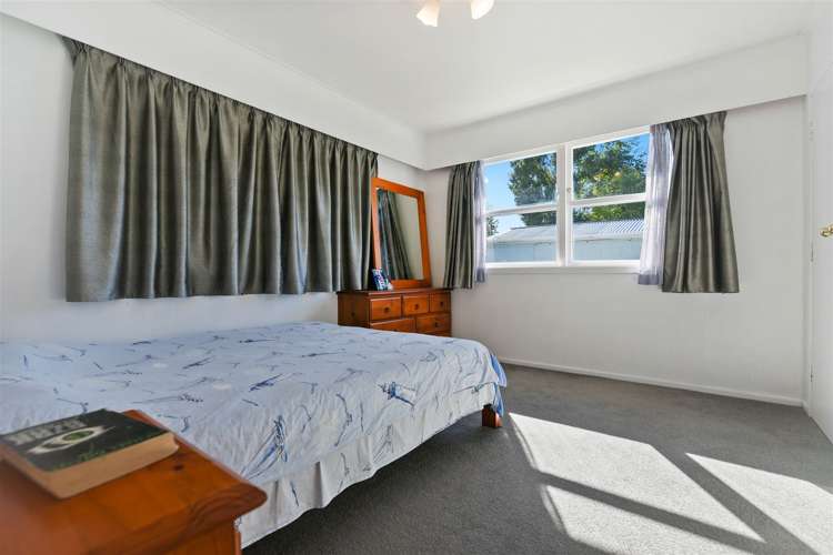 16 Manapouri Place Glenview_13