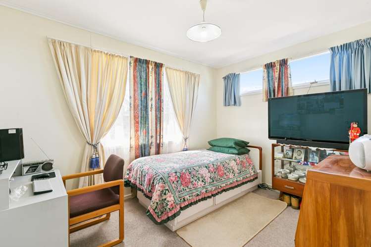 24 Turriff Crescent Tawa_12