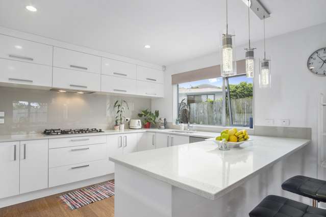 32a Bodi Place Te Atatu South_1