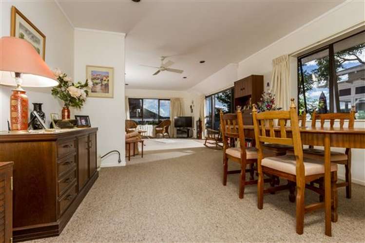 2/4 Fraser Road Narrow Neck_10