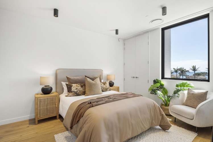 13/423-427 Beach Road_4