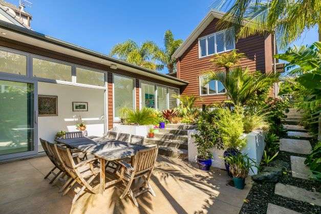 6 Lister Street in Point Chevalier, Auckland