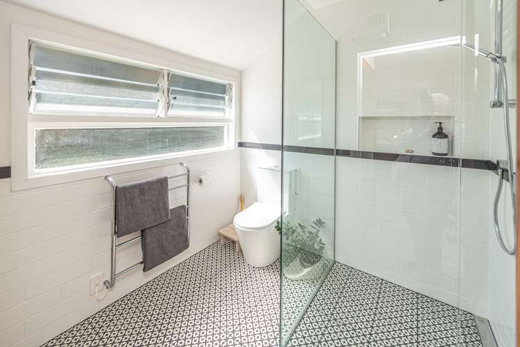 2 Eaton Crescent Otamatea_19