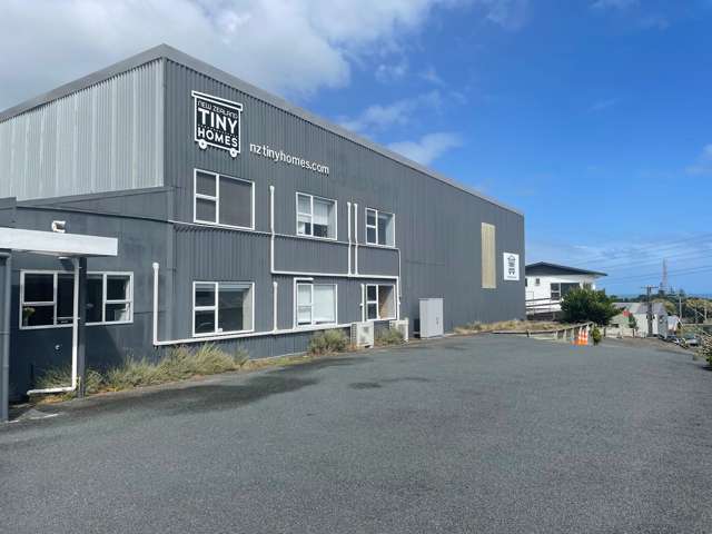 Port location warehouse