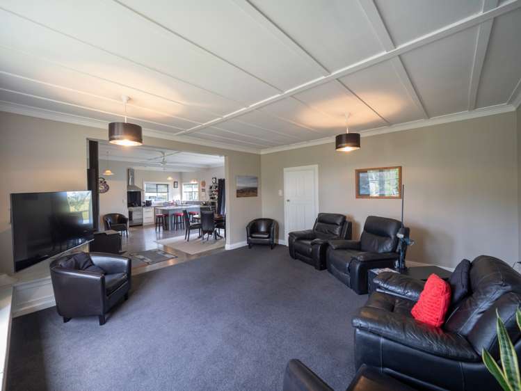 2532 Lake Ferry Road Pirinoa_11