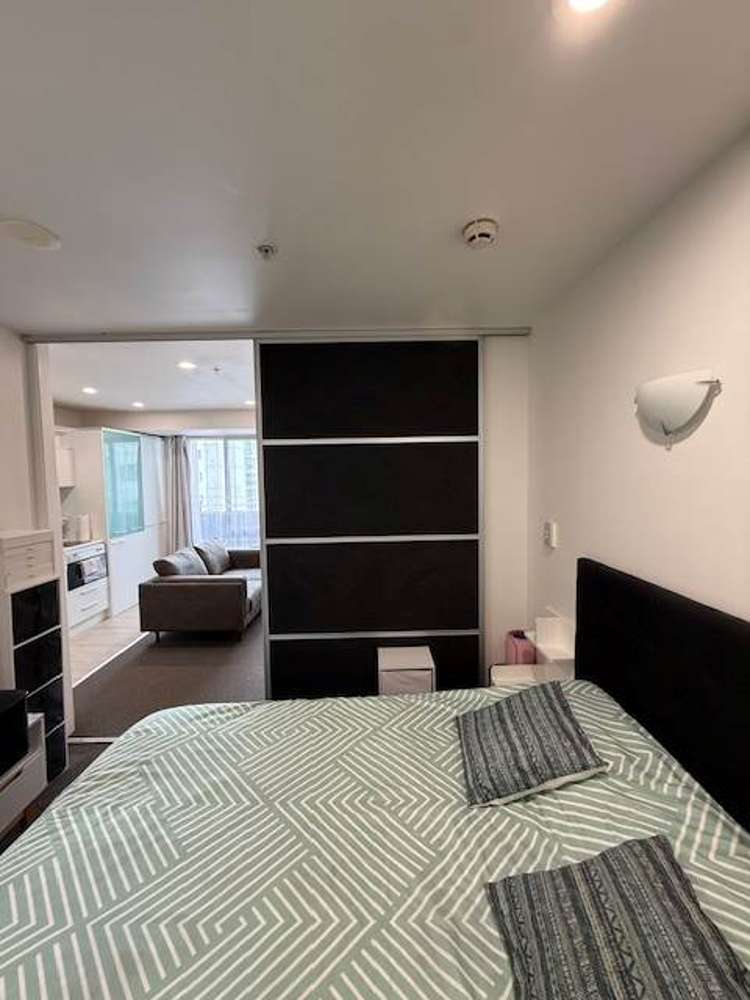 907/17 Vogel Lane City Centre_8