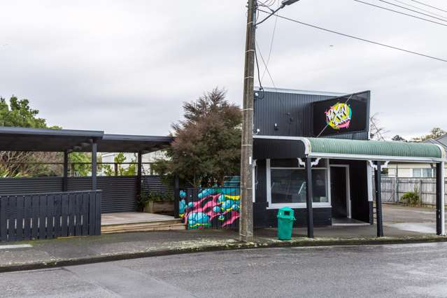 Food prep and retail premises - Owner wants Leased