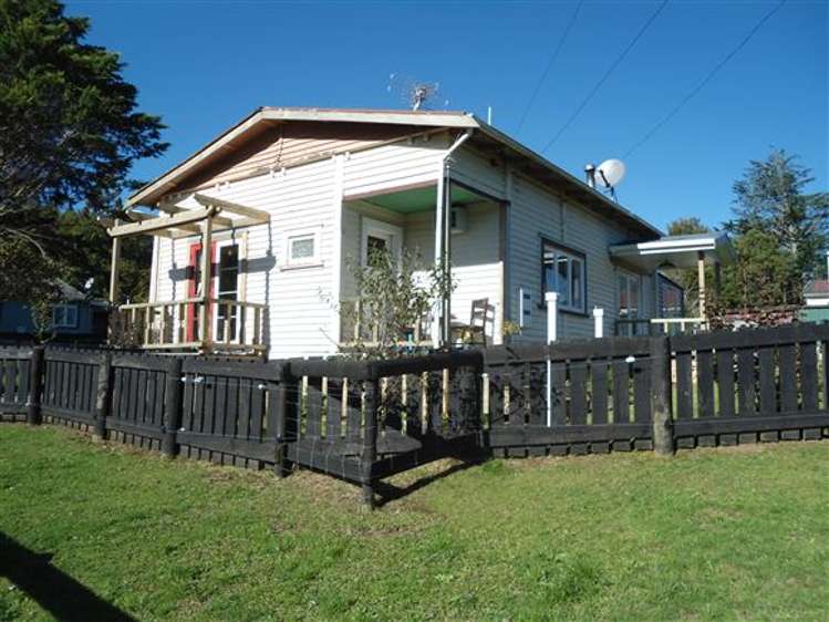 20 Seddon Street Waikino_2