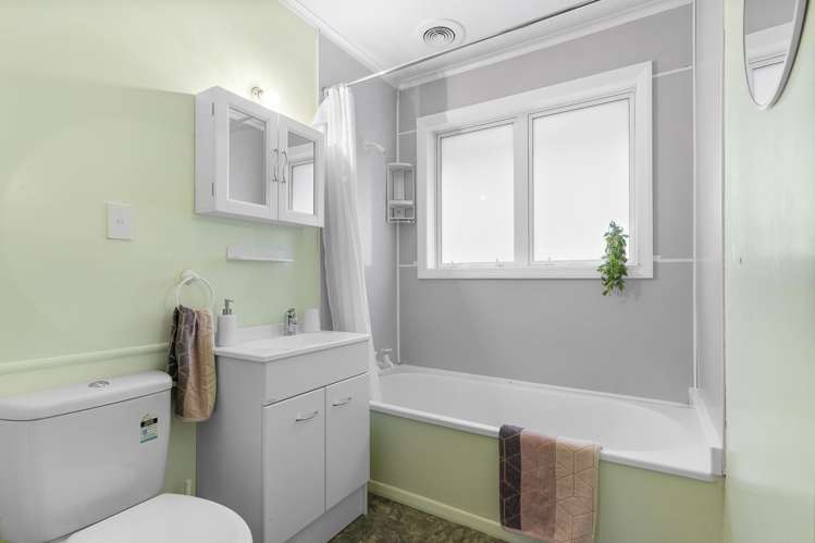 1/1 Gard Street Silverstream_11