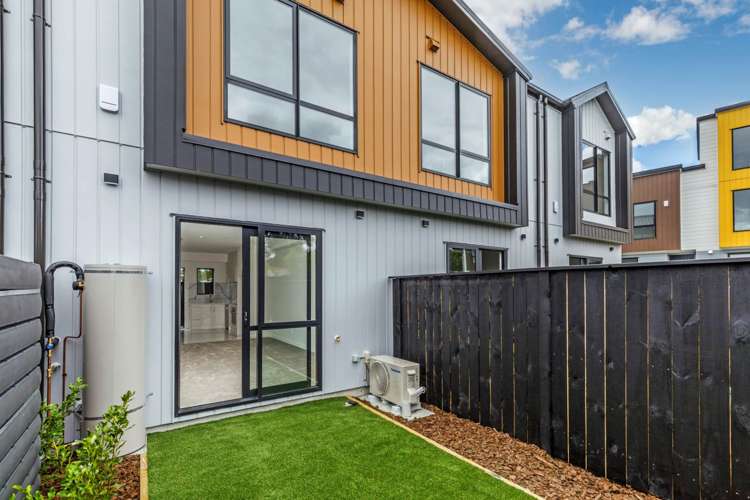 7/3 Beach Road Te Atatu Peninsula_18