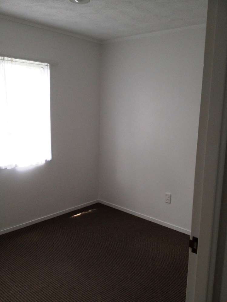 2/134 Bradbury Road Botany Downs_6