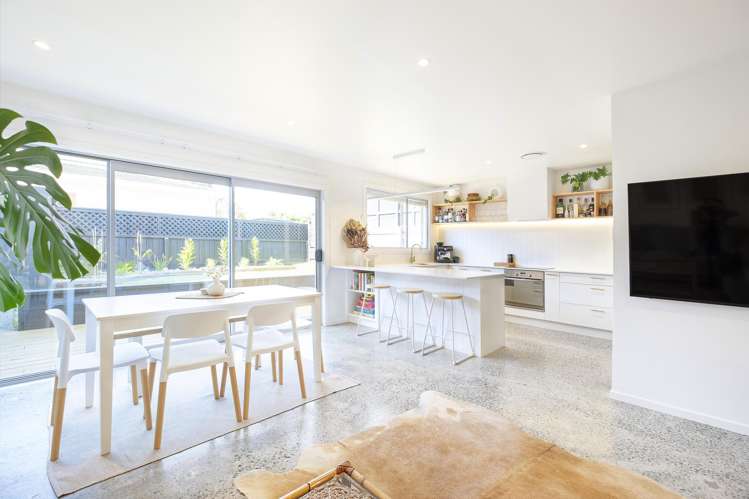 2/19 Burnham Street Seatoun_4