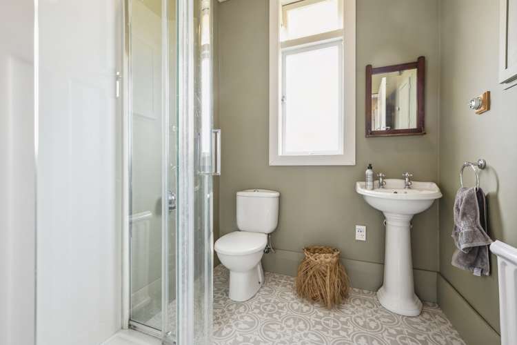 44 Robertson Street Glenholme_12