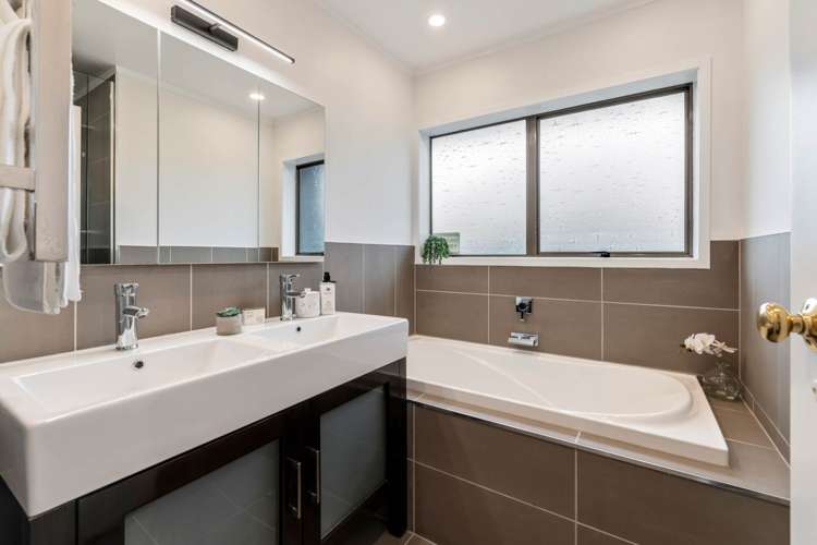 2/33 Vivian Wilson Drive Eastern Beach_14