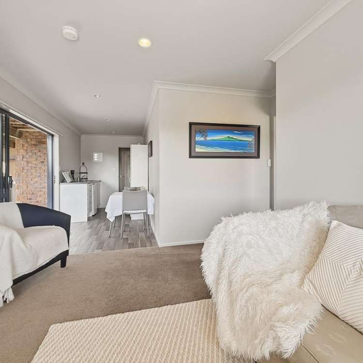 18 KO PLACE Pyes Pa_27