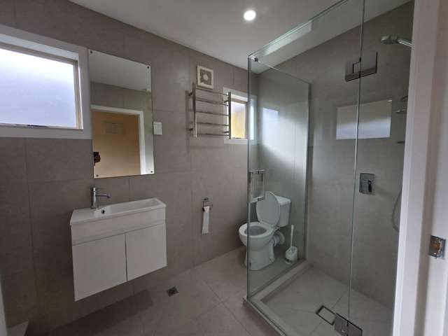 241 Great North Road 11401_4