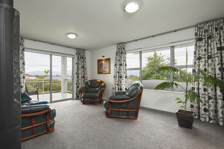 53 Fairbourne Drive Fairhall_11