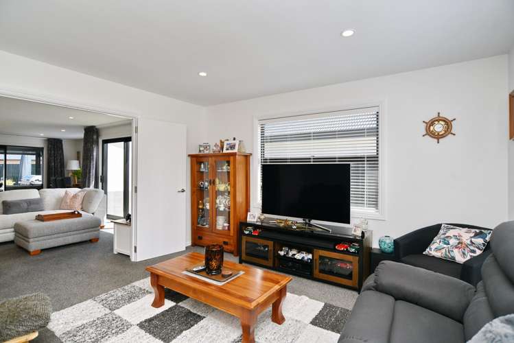 16 McQuillan Avenue Woodend_13