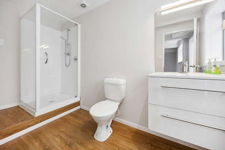 1/4 James Scott Place Te Atatu South_12