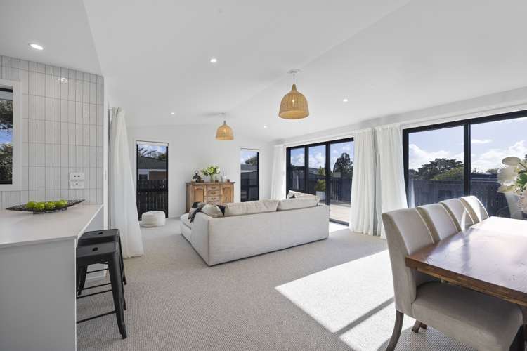 6 Burns Street Westown_9