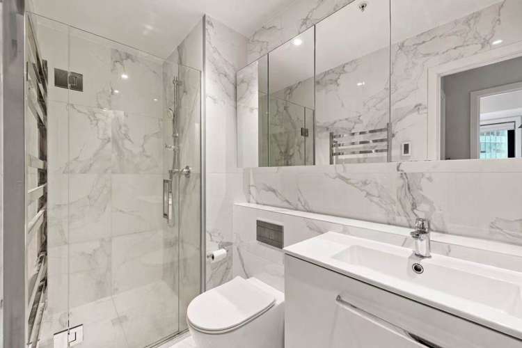 205/47 Beach Road City Centre_7