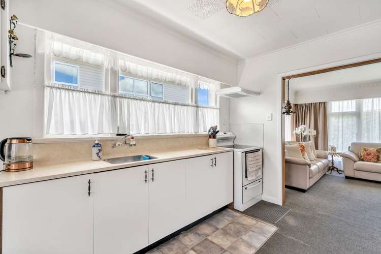 586 Tay street Hawthorndale_9