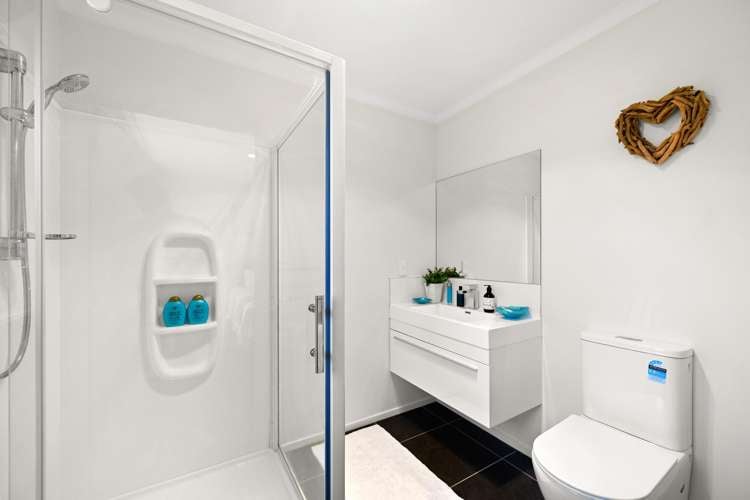 87b Dixon Road Glenview_12