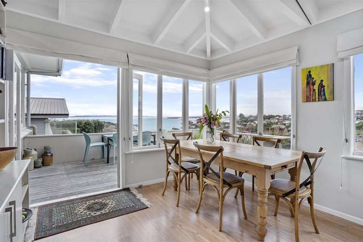 5 Colmar Road Mellons Bay_18