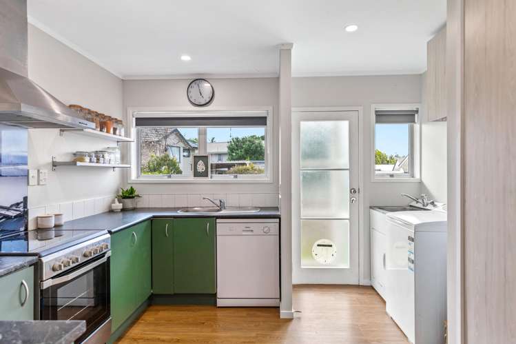 2/4 Illana Place Ranui_12