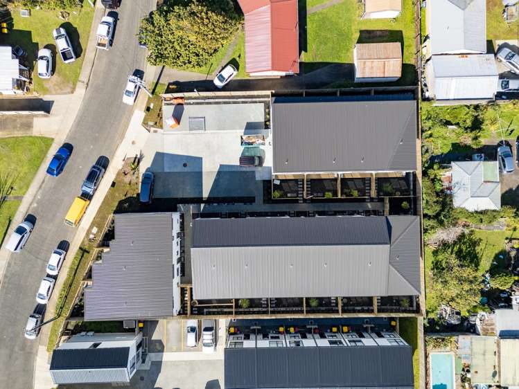 10-12 Clendon Place Manurewa_18