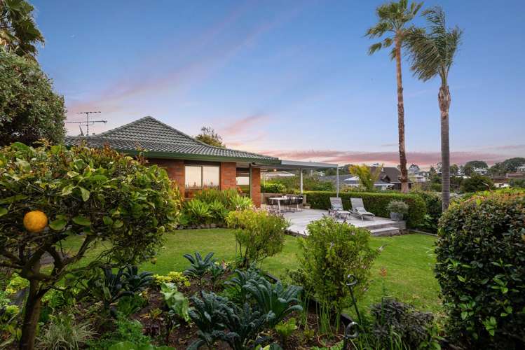 22 John Dee Crescent Red Beach_0