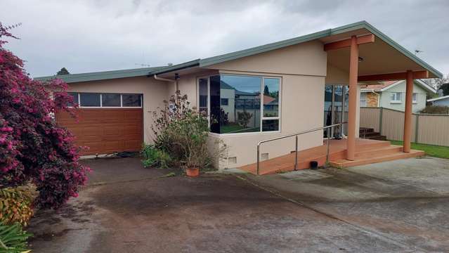A Home To Suit All Ages & An Easy Walk To Town