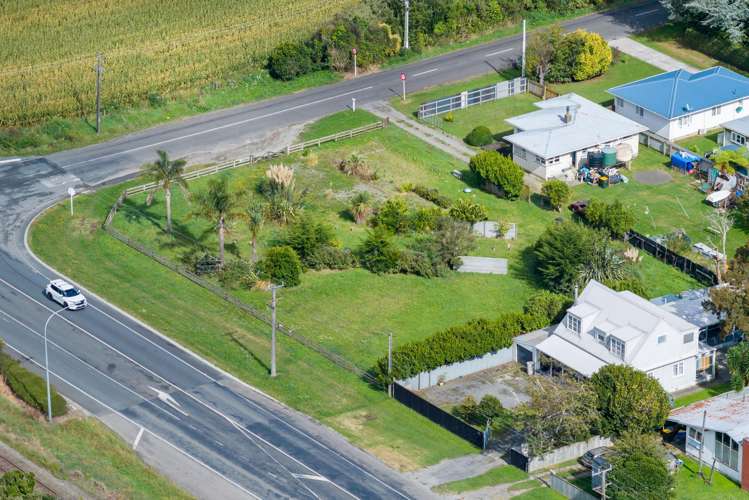 2 and 4 Waikawa Beach Road Manakau_5