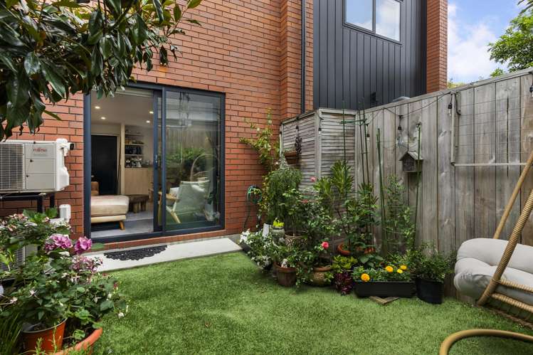 10/10 Yeovil Road Te Atatu Peninsula_10