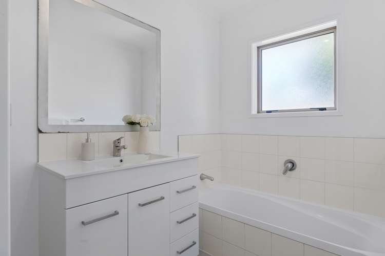 43 Ripple Grove Waiuku_14