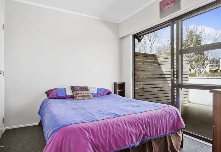65 Simpson Rd 1774_4