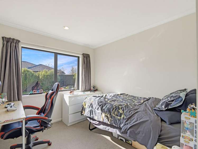 32 Burford Way 11103_12