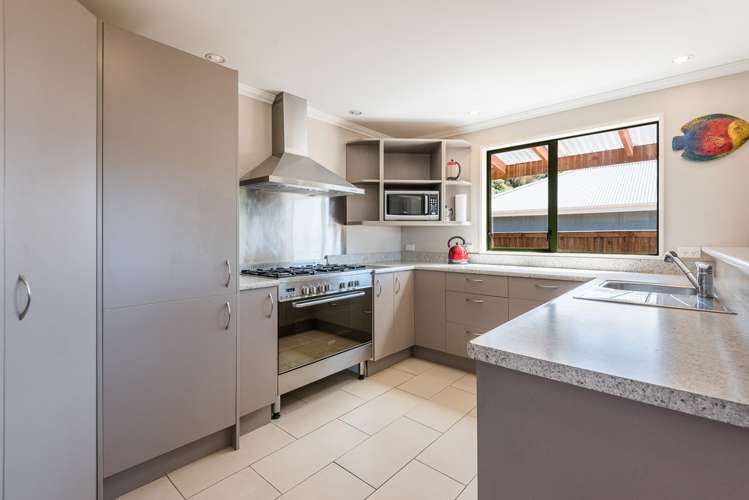 2 Frye Crescent Albert Town_5