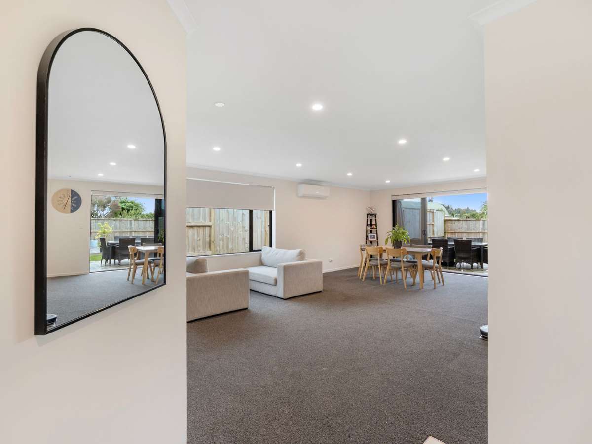 19 Lloyd Crescent_2
