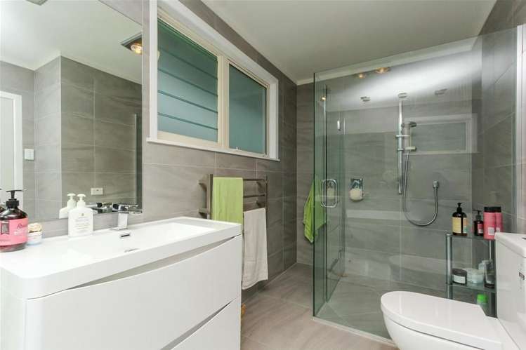 11/5a Baring Terrace Strandon_11