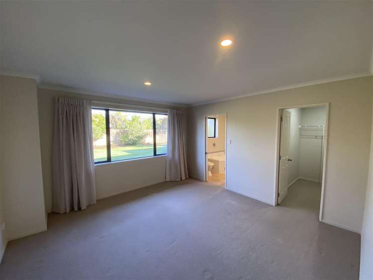 216 Southfield Drive Lincoln_11