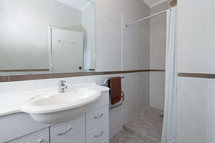 23 Roberts Road Matakatia_22