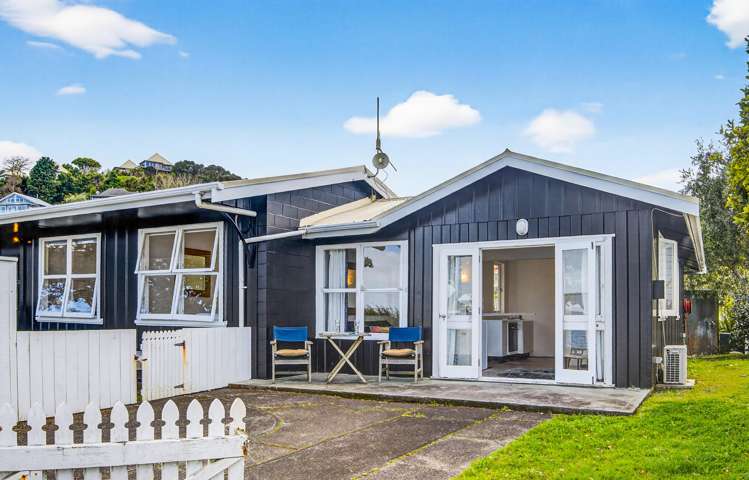 49 The Strand Russell_12