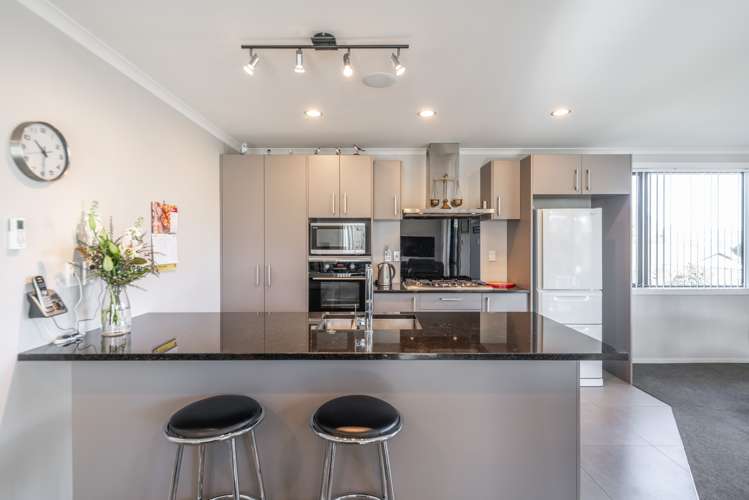 12 Cabourne Drive Glenview_5