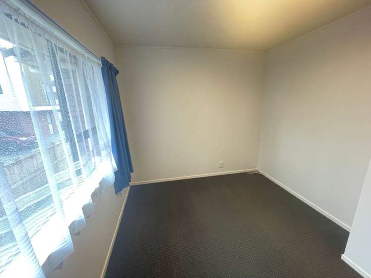 2/11 Glenfern Road Mellons Bay_11