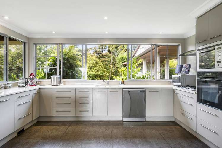 5 Chatham Avenue Paremoremo_11