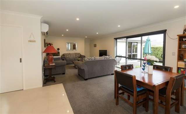 12 Glastonbury Drive Burwood_3